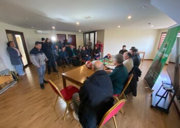 Club de básquetbol de Puerto Aysén firma alianza con Gimnasia de Comodoro y proyecta llegar a la Liga Chilena de Básquetbol