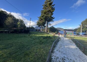Programa en Parque Urbano La Poza generará 33 empleos durante ocho meses en Islas Huichas