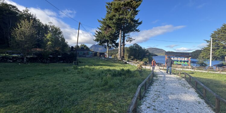 Programa en Parque Urbano La Poza generará 33 empleos durante ocho meses en Islas Huichas