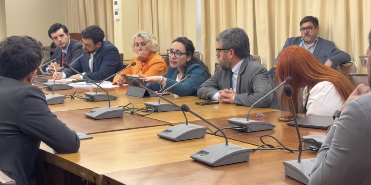 Diputada Macías reúne apoyos en el Congreso: Alerta por recorte de $6 mil millones a los recursos regionales de Aysén