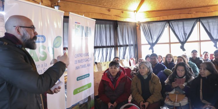 Productores de Coyhaique y Río Ibáñez abordan eficiencia hídrica y manejo de plagas en encuentro agrícola