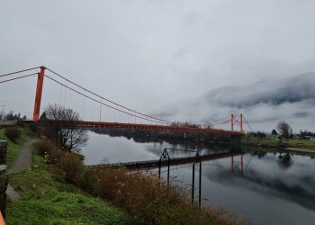 Transportes desplegará cuatro buses para unir ambas riberas de Puerto Aysén ante el corte del puente Ibáñez