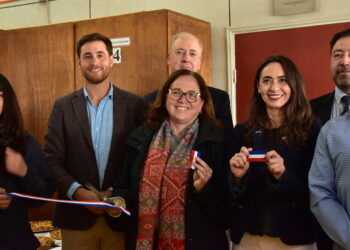 Liceo Luisa Rabanal Palma de Chile Chico inaugura sala tecnológica con 20 computadores y equipamiento especializado