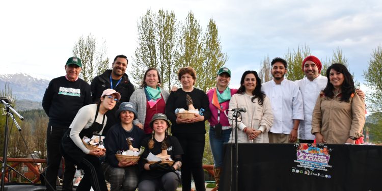 Teresa Catalán ganó concurso gastronómico provincial en Cochrane con una sopa de pan y morillas