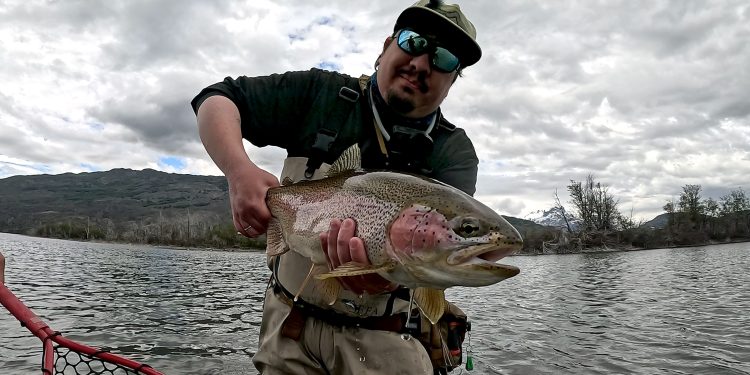 Primer encuentro de pesca con mosca en Lago Brown reunió a especialistas y emprendedores de Cochrane