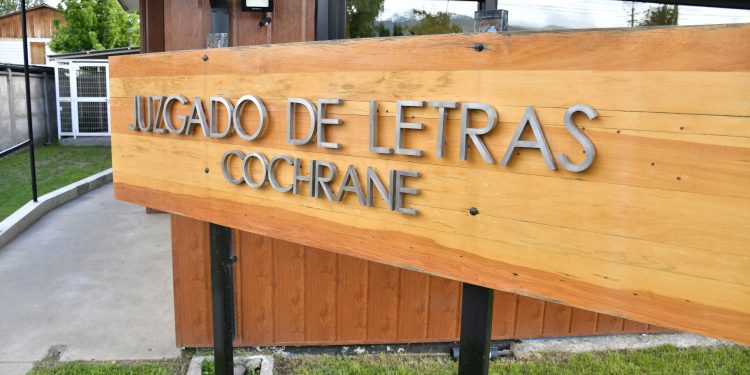 La justicia frena el traslado de reclusos de Cochrane a Chile Chico para proteger el arraigo familiar