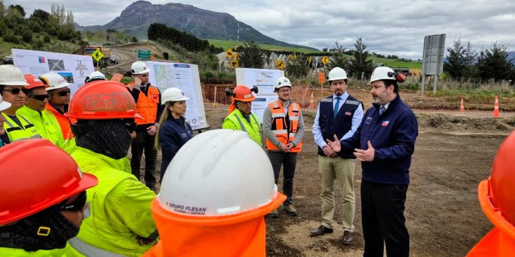 Ministro del Trabajo recorre obras en Aysén y presenta agenda para generar empleo
