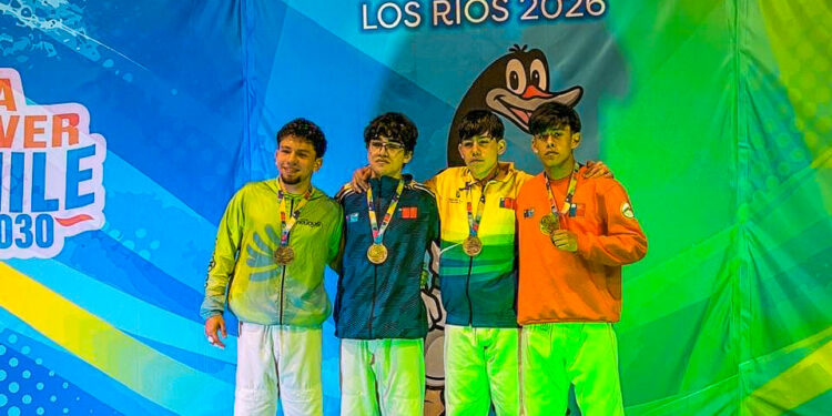 Lucas Carrillo y la escuela que sostiene al judo de Aysén: la historia detrás de la primera medalla regional en la Araucanía 2026