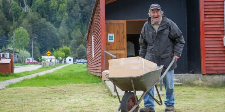 Programa entrega 190 canastas de alimentos y apoyo nutricional a adultos mayores de Lago Verde