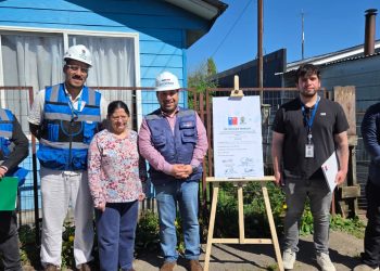 Entregan terrenos para iniciar la construcción de tres viviendas en Puerto Aysén