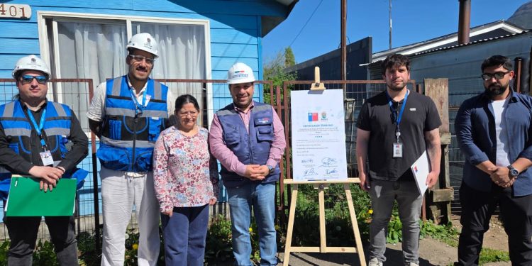 Entregan terrenos para iniciar la construcción de tres viviendas en Puerto Aysén