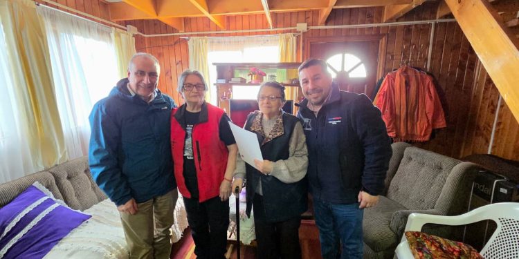 Minvu despliega gira al sur: fiscaliza obras en Río Tranquilo y entrega auxilio de emergencia en Cochrane