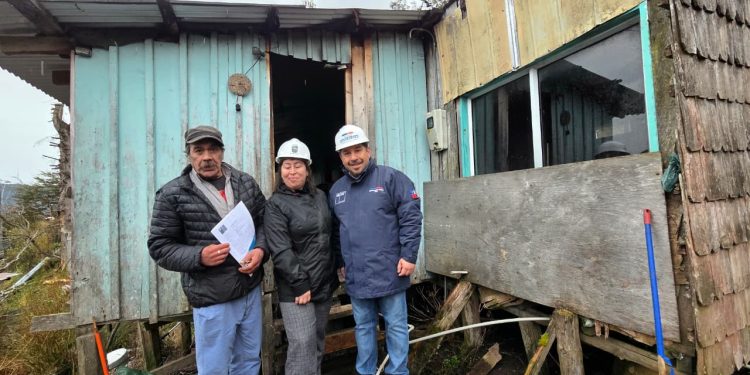 Una casa digna entre las pasarelas de Caleta Tortel: inician las obras del primer subsidio rural en la comuna