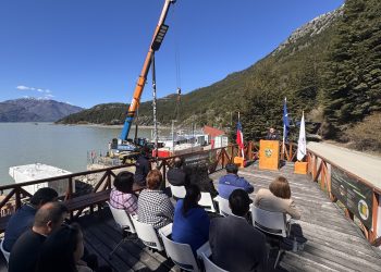 Comienza ensamblaje de barcaza Lucinda Primera en Puerto Bahamóndez
