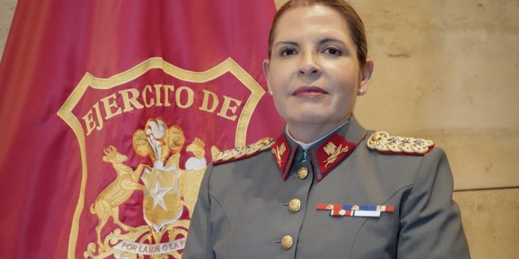 María Soledad Acevedo se convierte en la primera mujer en ascender al grado de General en la historia del Ejército de Chile
